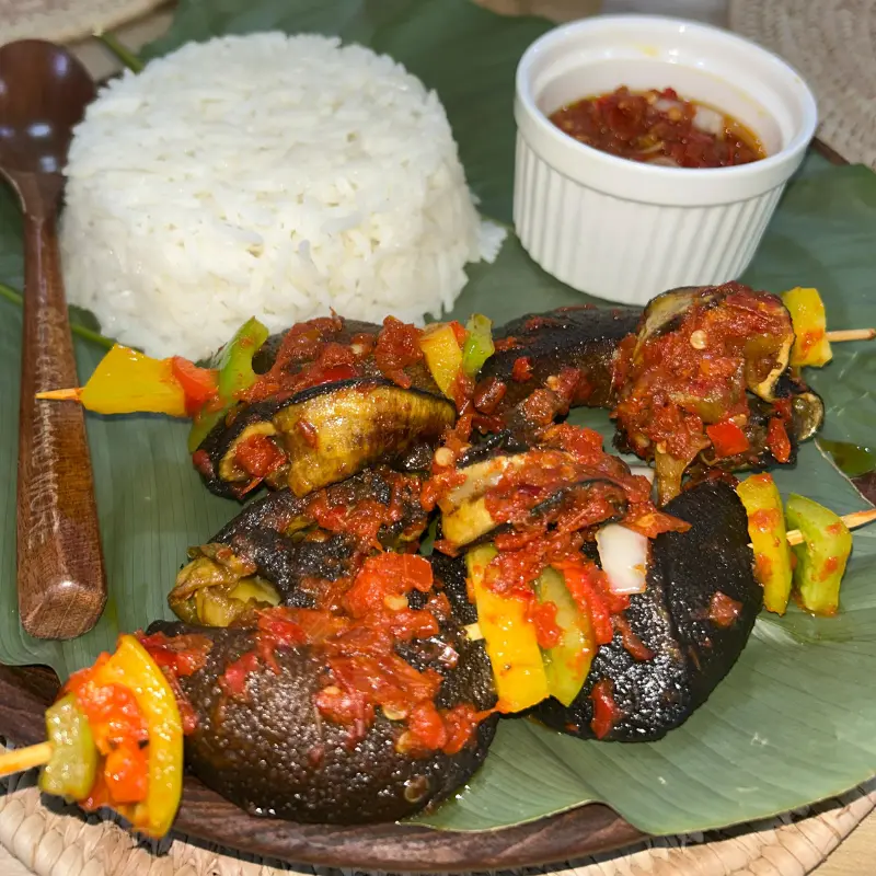 Steamed rice and peppered snail
